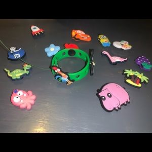 Croc Bracelet (3 jibbitz) included